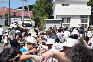 毎年恒例”流しソーメン”